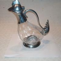 Decanter a forma di gallo in vetro e peltro