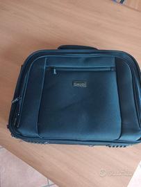 Porta PC Portatile anche a tracollo.