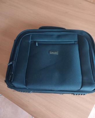 Porta PC Portatile anche a tracollo.