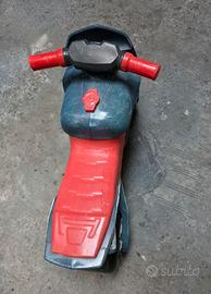 Moto cavalcabile bambini blu e rossa senza pedali