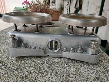 bilancia antiquariato 