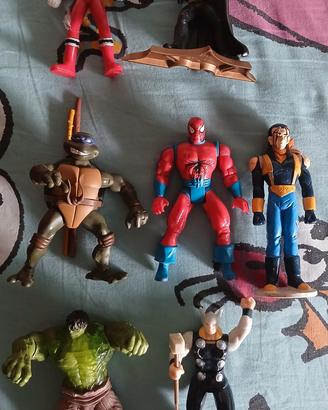 action figure di personaggi vari