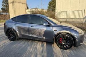 Tesla Model Y PERFORMANCE perfetta  gancio traino
