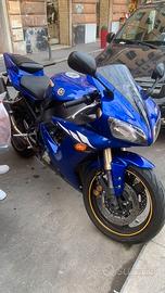 yamaha R1
