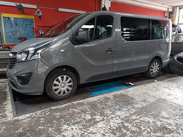 Opel Vivaro trasporto disabili carrozzina 6+1 