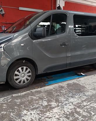 Opel Vivaro trasporto disabili carrozzina 6+1 