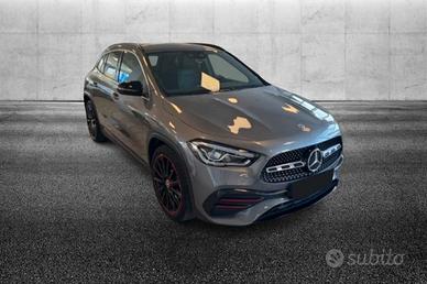 MERCEDES-BENZ GLA 200 Automatic Premium