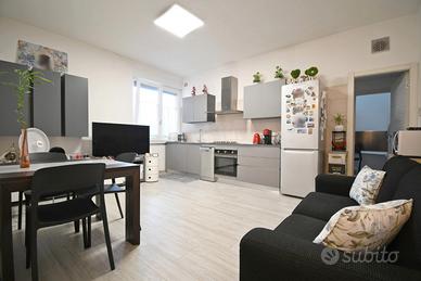 Bilocale ristrutturato. Arredato