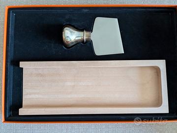 Tagliatorrone in argento e tagliere Greggio