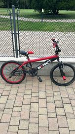 BMX Instinct Rossa e Nera