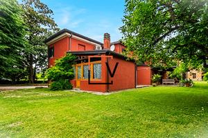 ELEGANTE CASA PADRONALE IMMERSA NEL VERDE