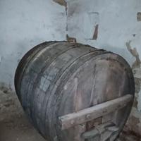 Botte in legno per vino