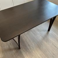 Tavolo in rovere wengé e gambe in acciaio corten