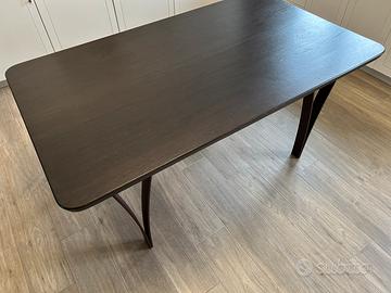 Tavolo in rovere wengé e gambe in acciaio corten