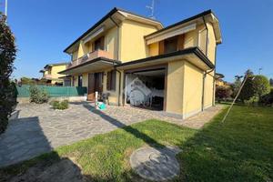 VILLA A SCHIERA A TORLINO VIMERCATI