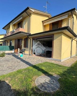 VILLA A SCHIERA A TORLINO VIMERCATI