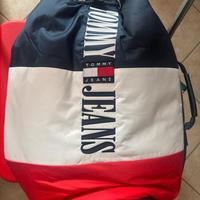 TOMMY JEANS