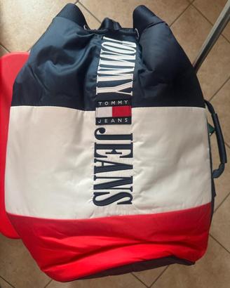 TOMMY JEANS