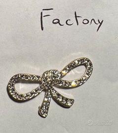 Mono orecchino fiocco argentato