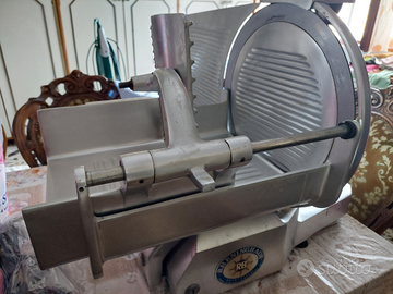 Affettatrice professionale elettrica