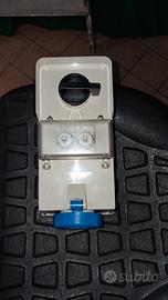 Presa tipo industriale 220volt