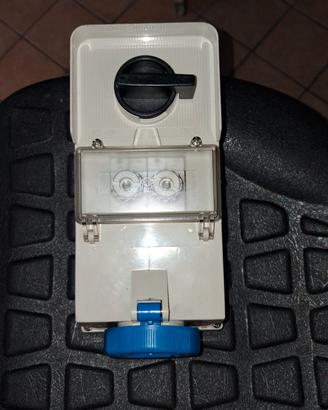 Presa tipo industriale 220volt