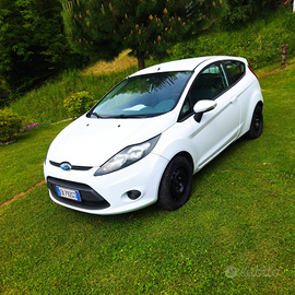 Ford Fiesta 1.4 GPL. Leggere