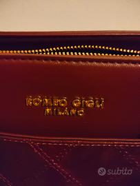 borsa in mano e tracolla 