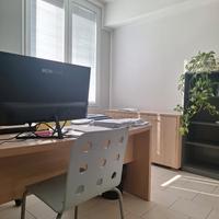 Postazione coworking in centro uff servizi profess