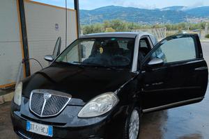 Lancia Ypsilon Momodesigne