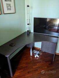 Scrivania angolare + TV LED