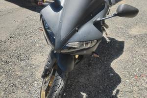 Yamaha R1 del 2003
