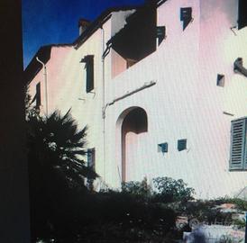 Palazzo / Stabile di 400 m² con più di 5 locali a 