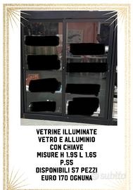 Vetrine e banchetti in stock