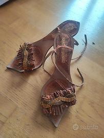 Scarpe fatte a mano in legno