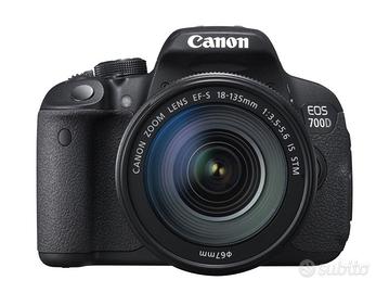 Canon EOS 700D con obiettivo 18-55mm