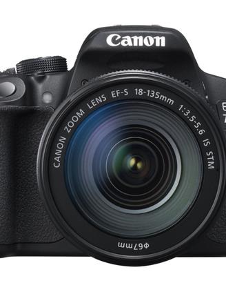 Canon EOS 700D con obiettivo 18-55mm