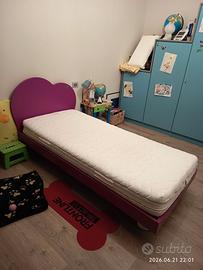 Letto singolo con testiera a cuore