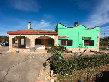 Villa con terreno su s.p. 23 Castellaneta (TA)