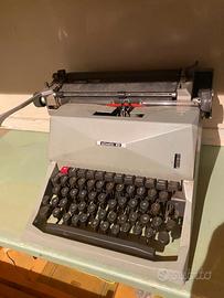 MACCHINA DA SCRIVERE OLIVETTI 82