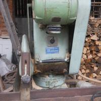 Troncatrice a banco per legno