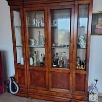 Soggiorno classico vetrina e credenza