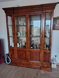 Soggiorno classico vetrina e credenza