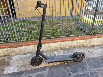 Monopattino Xiaomi Mi Essential