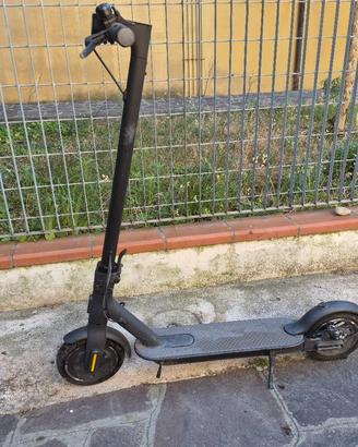 Monopattino Xiaomi Mi Essential