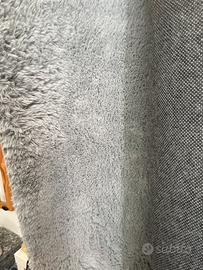 Tappeto grigio peloso