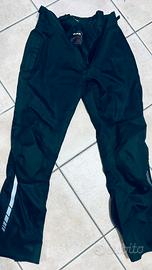 Pantaloni alike