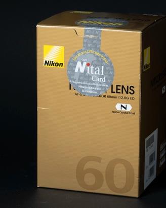 BOX obbiettivo NIKON 60mm  F 2,8  micro