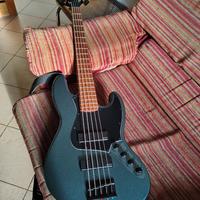 Basso squier 5 corde attivo