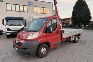 Peugeot Boxer con gru (Motore nuovo)